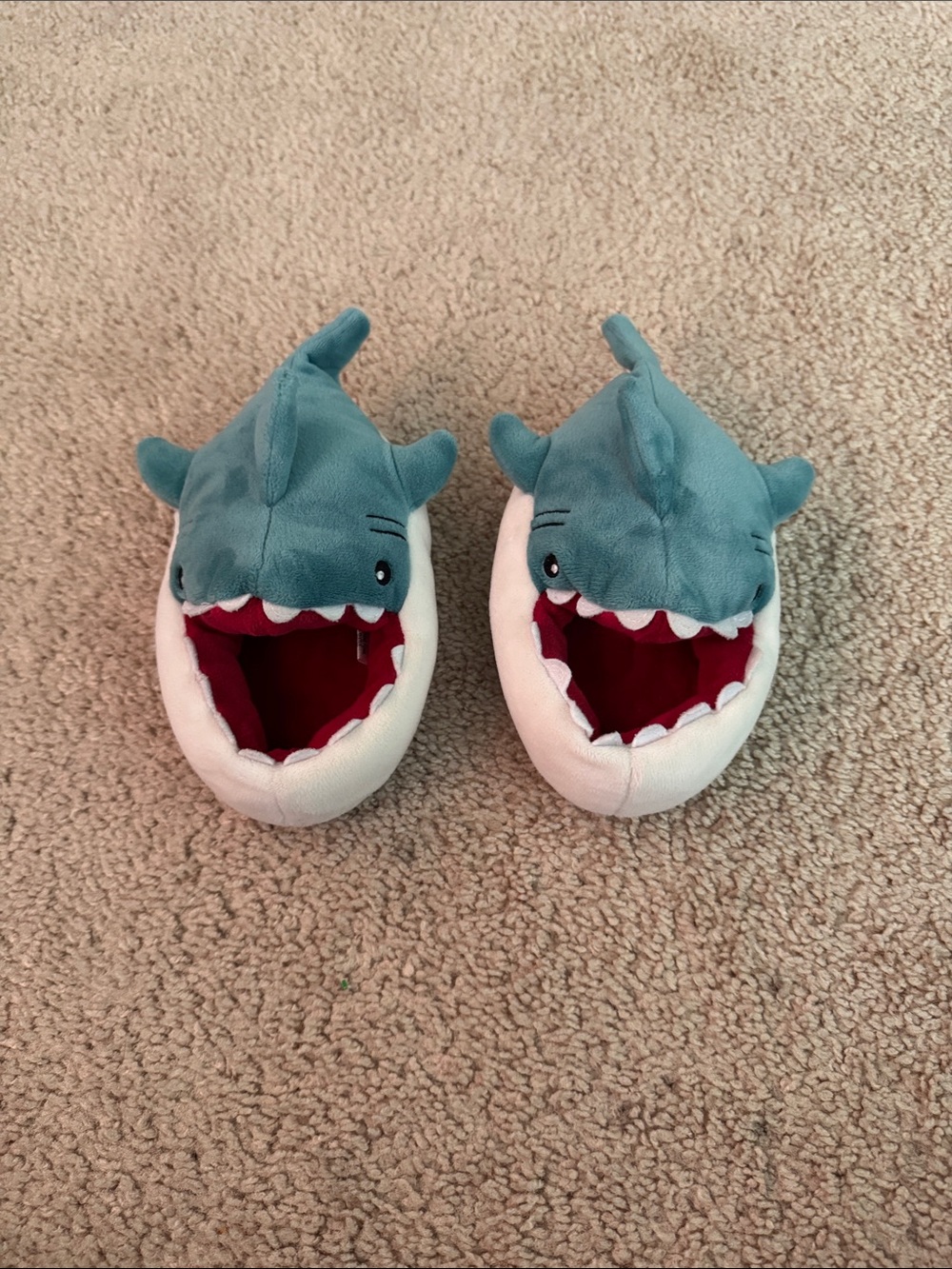 Cat & Jack Shark Slippers Toddler Boys Size S (5/6) Knox Shark Loafers A5035